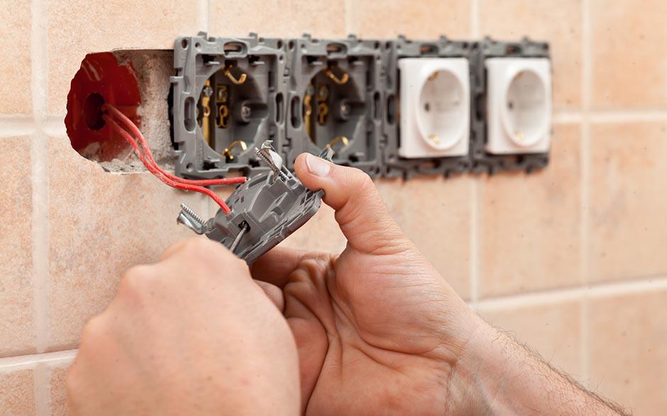 cherche électricien pas cher Égly